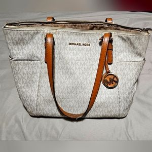 Michael Kors Jet Set Tote
